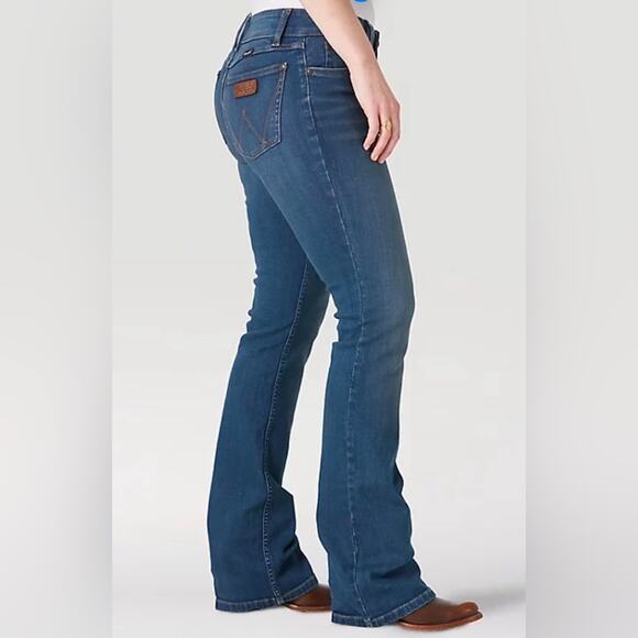 WOMEN'S WRANGLER RETRO® MAE MID RISE BOOTCUT JEAN - Picture 2 of 9